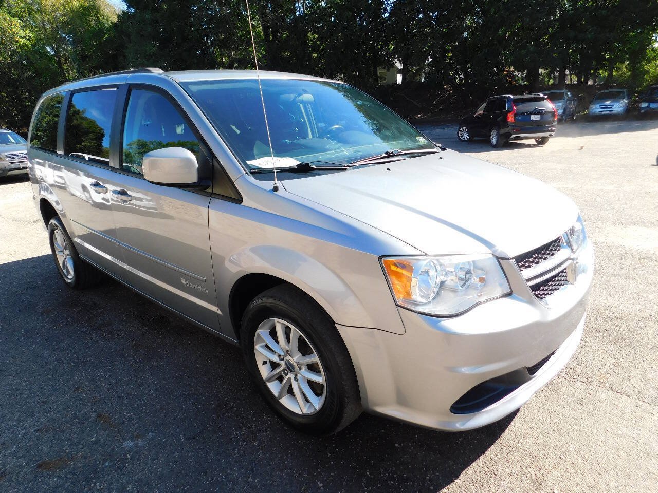 Used 2016 Dodge Grand Caravan SXT w/ Rear Park Assist Package FWD image 6