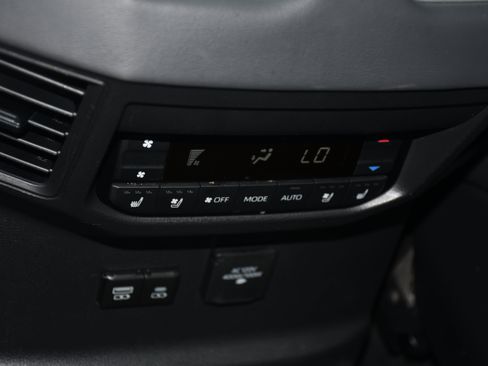 Used 2024 Toyota Sequoia Platinum AWD/4WD image 20