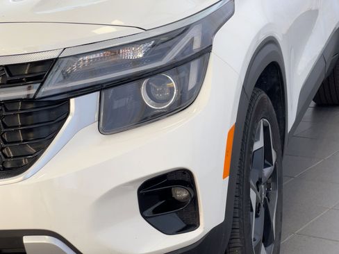 Used 2025 Kia Seltos EX w/ EX Sunroof Package image 11