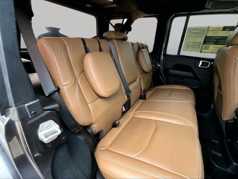 Used 2022 Jeep Wrangler Unlimited Sahara w/ Cold Weather Group AWD/4WD image 20