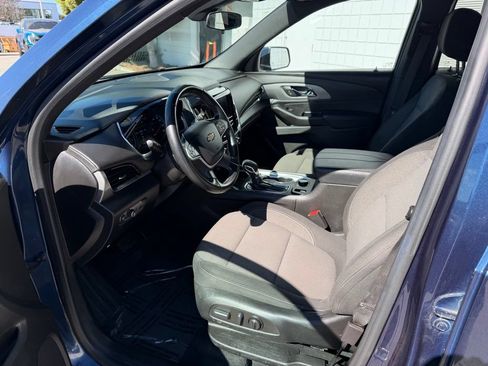 Used 2023 Chevrolet Traverse LT FWD image 17