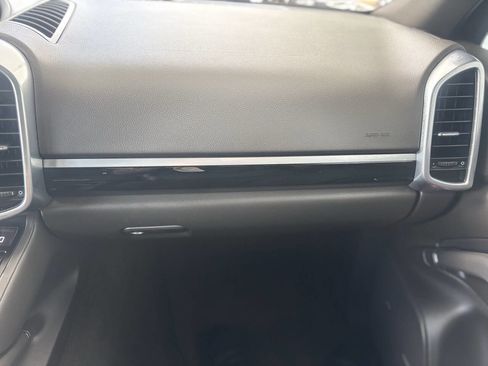 Used 2017 Porsche Cayenne Platinum Edition w/ Premium Package (PJV) image 27