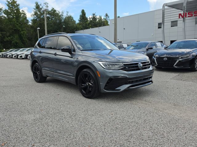Used 2024 Volkswagen Tiguan SE R-Line FWD image 2