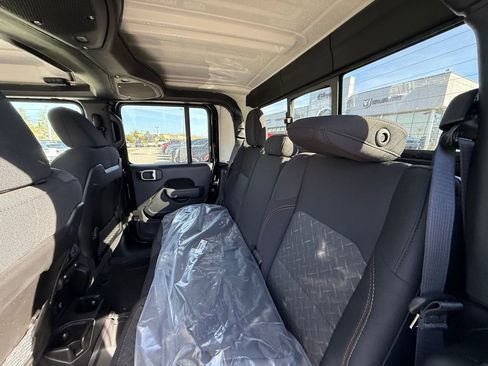 New 2026 Jeep Gladiator Mojave image 25
