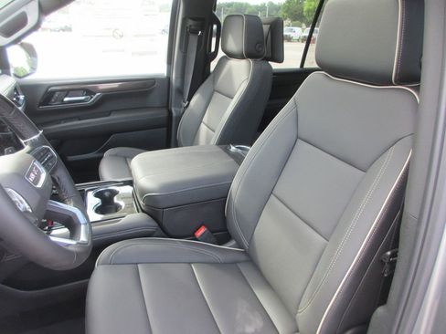 New 2026 GMC Yukon XL Elevation w/ Elevation Premium Package AWD/4WD image 11