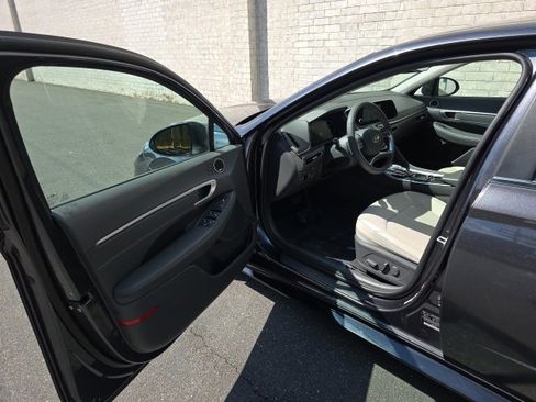 Used 2020 Hyundai Sonata Limited image 13