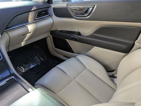 Certified 2020 Lincoln Continental AWD image 16