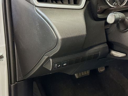 Used 2021 Toyota Corolla LE image 17