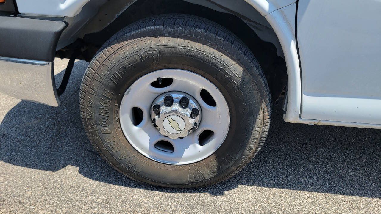 Used 2014 Chevrolet Express 3500 Extended RWD image 33