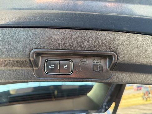 Used 2020 Ford Explorer XLT w/ Equipment Group 202A image 10