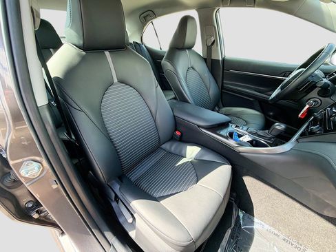 Used 2024 Toyota Camry SE w/ Cold Weather Package image 14