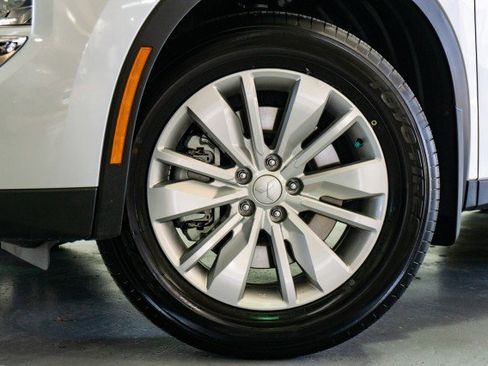 New 2025 Mitsubishi Outlander ES image 3