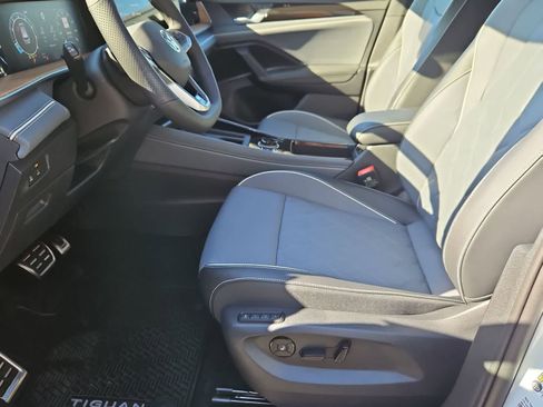 New 2026 Volkswagen Tiguan SEL R-Line AWD/4WD image 16