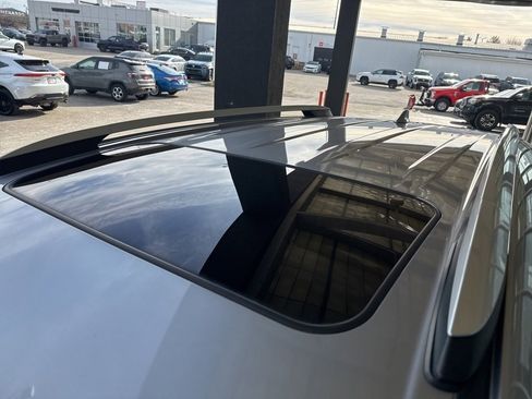 Used 2016 Toyota RAV4 Limited image 18