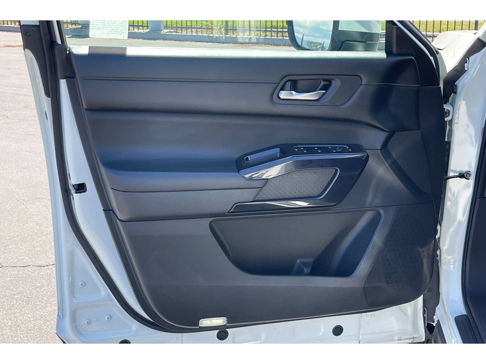 Used 2022 Nissan Pathfinder SV FWD image 12
