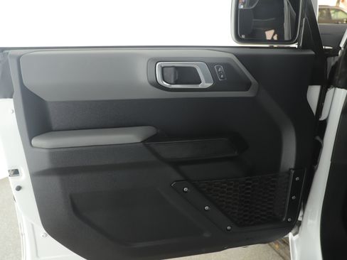 Certified 2022 Ford Bronco image 8