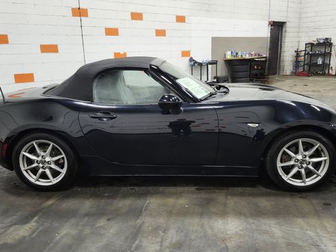 Used 2016 MAZDA MX-5 Miata Sport image 17