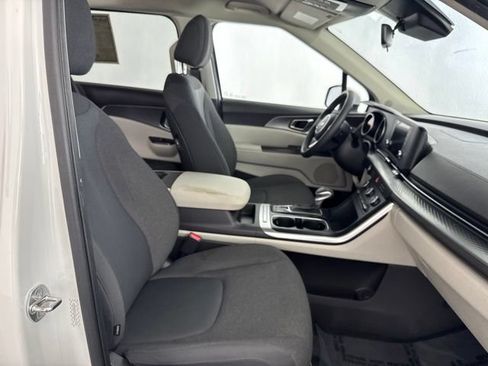 Certified 2024 Kia Carnival LX FWD image 22
