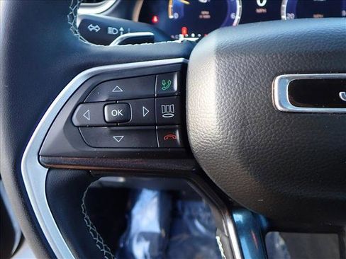 Used 2023 Jeep Grand Cherokee Laredo image 14