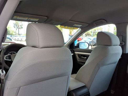 Used 2019 Honda CR-V LX image 10