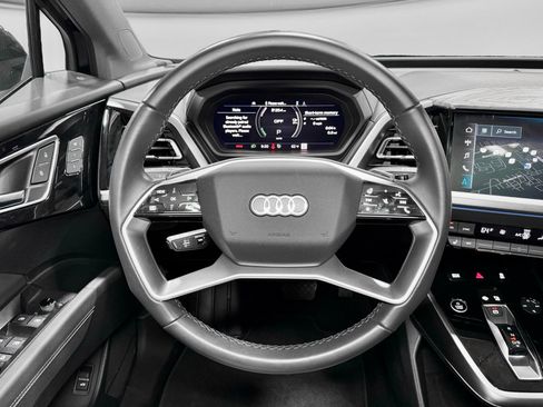 Used 2024 Audi Q4 e-tron Premium Plus image 8