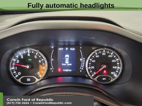 Used 2018 Jeep Renegade Latitude w/ Cold Weather Group image 13