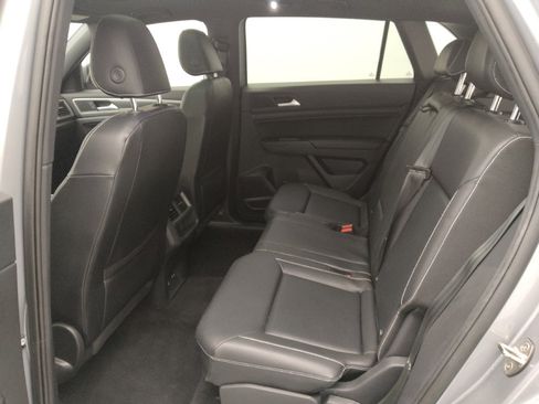 Used 2020 Volkswagen Atlas Cross Sport SE w/ Panoramic Sunroof Package image 18