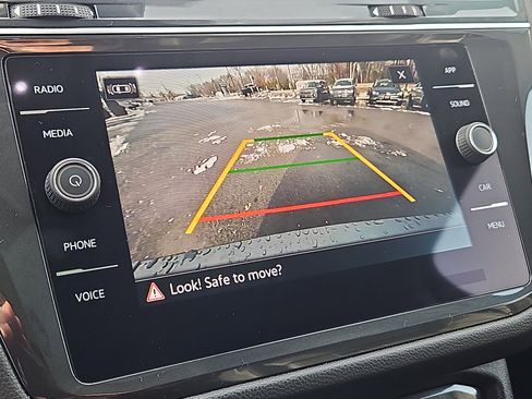 Certified 2023 Volkswagen Tiguan SE w/ Panoramic Sunroof Package image 10