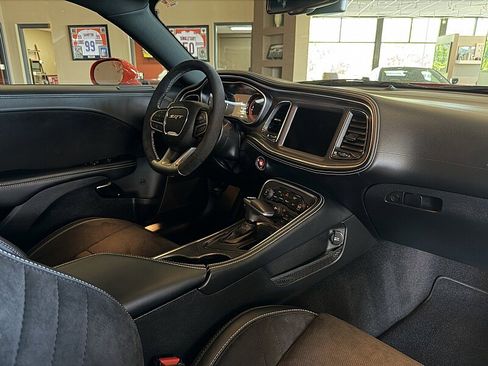 Used 2023 Dodge Challenger SRT Hellcat w/ Driver Convenience Group RWD image 6