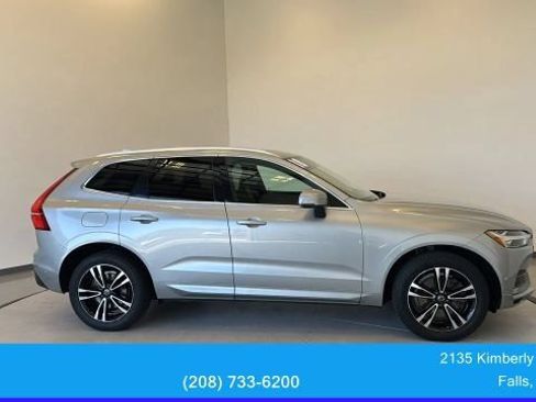Used 2018 Volvo XC60 T6 Momentum w/ Vision Package AWD/4WD image 12