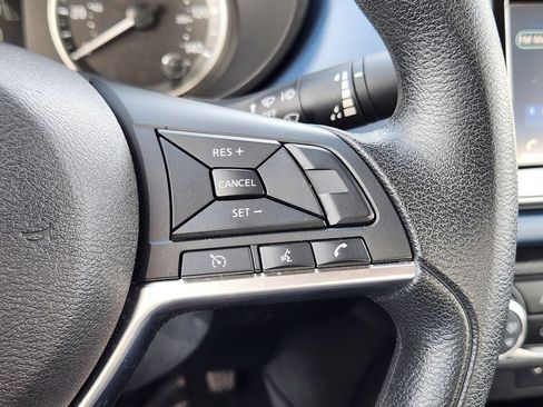 Used 2025 Nissan Versa SV FWD image 28
