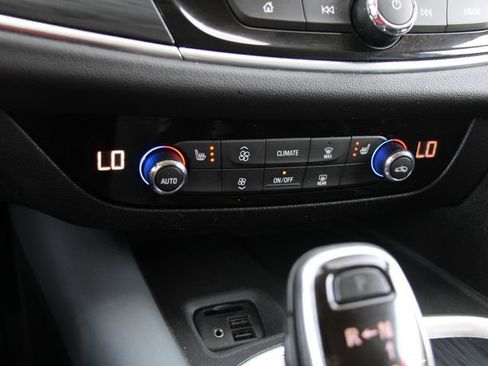 Used 2020 Buick Enclave Essence FWD image 22