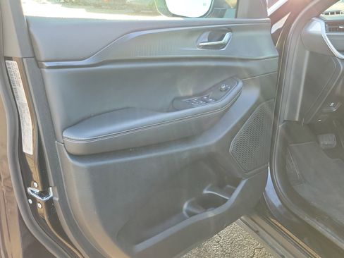 Used 2024 Jeep Grand Cherokee Laredo X image 6