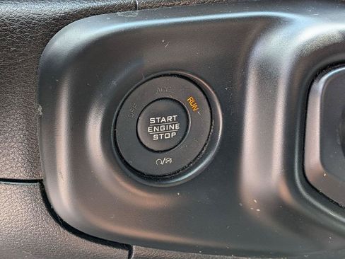 Used 2019 Jeep Wrangler Sport AWD/4WD image 29