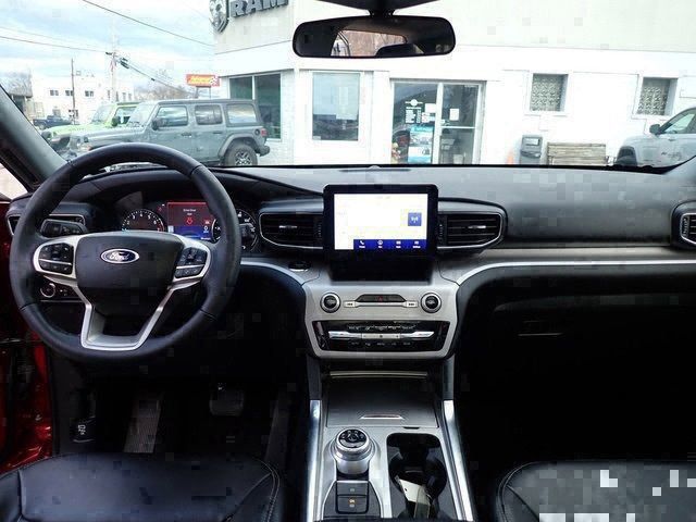 Used 2023 Ford Explorer XLT w/ Equipment Group 202A AWD/4WD image 17