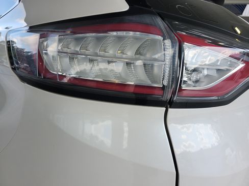 Used 2016 Ford Edge SEL w/ Equipment Group 201A AWD/4WD image 23