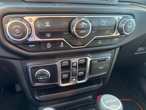 Used 2023 Jeep Gladiator Sport AWD/4WD image 21