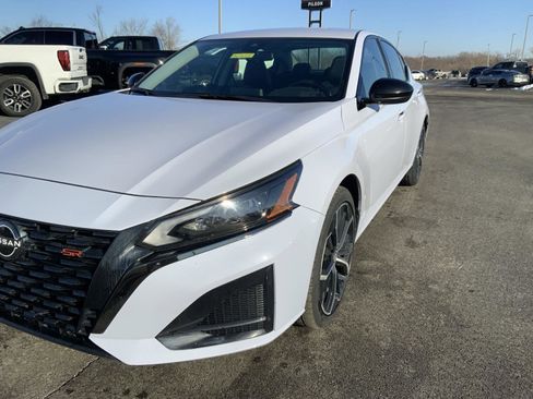 Used 2024 Nissan Altima 2.5 SR image 12