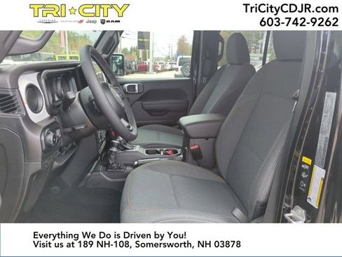 New 2025 Jeep Wrangler Sport S image 9