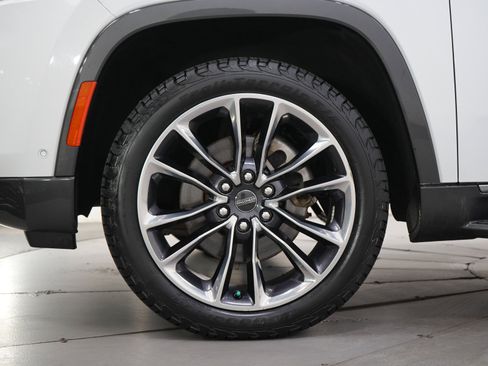 Used 2022 Jeep Wagoneer Series II w/ Premium Group I AWD/4WD image 32