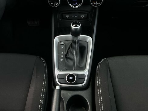 Used 2025 Hyundai Venue SEL image 14