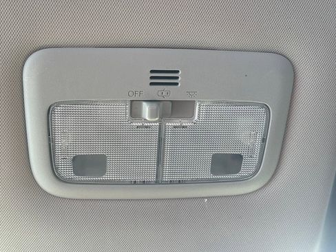 Used 2015 Toyota Corolla LE image 15