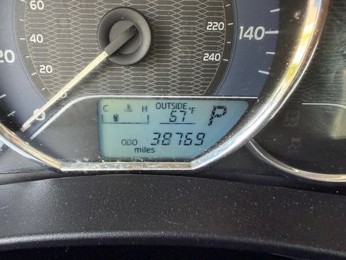 Used 2014 Toyota Corolla LE FWD image 17