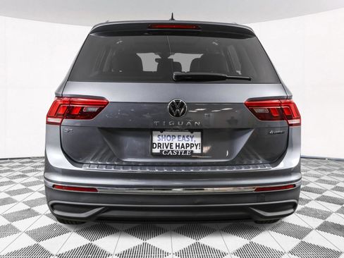 Certified 2023 Volkswagen Tiguan SE w/ Panoramic Sunroof Package AWD/4WD image 16