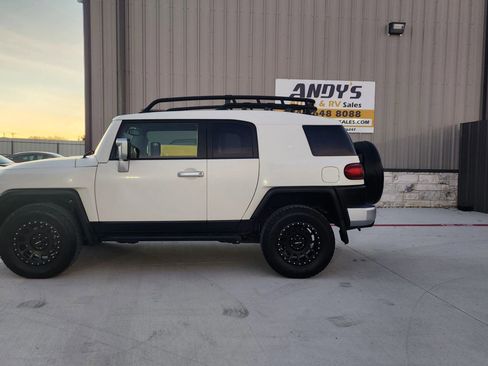 Used 2013 Toyota FJ Cruiser 4WD image 5