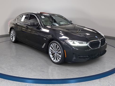 Used 2023 BMW 530e xDrive w/ Premium Package AWD/4WD image 3