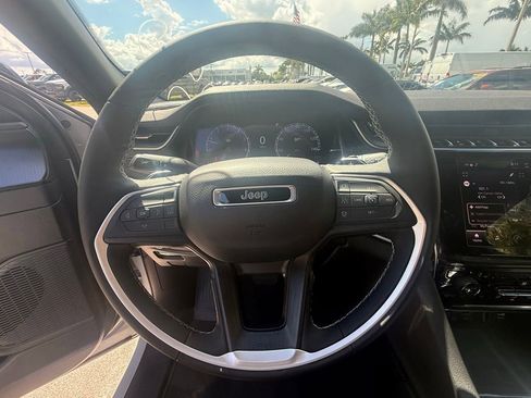 New 2025 Jeep Grand Cherokee Altitude image 24