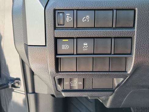 Used 2024 Toyota Tacoma SR5 w/ SR5 Upgrade Package image 31