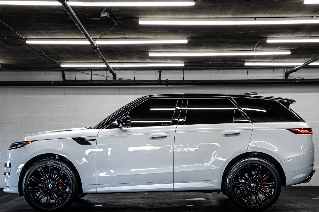 Used 2024 Land Rover Range Rover Sport Dynamic SE AWD/4WD image 2