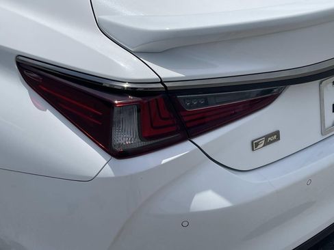 Used 2023 Lexus ES 350 F Sport w/ Accessory Package (Z2) FWD image 10